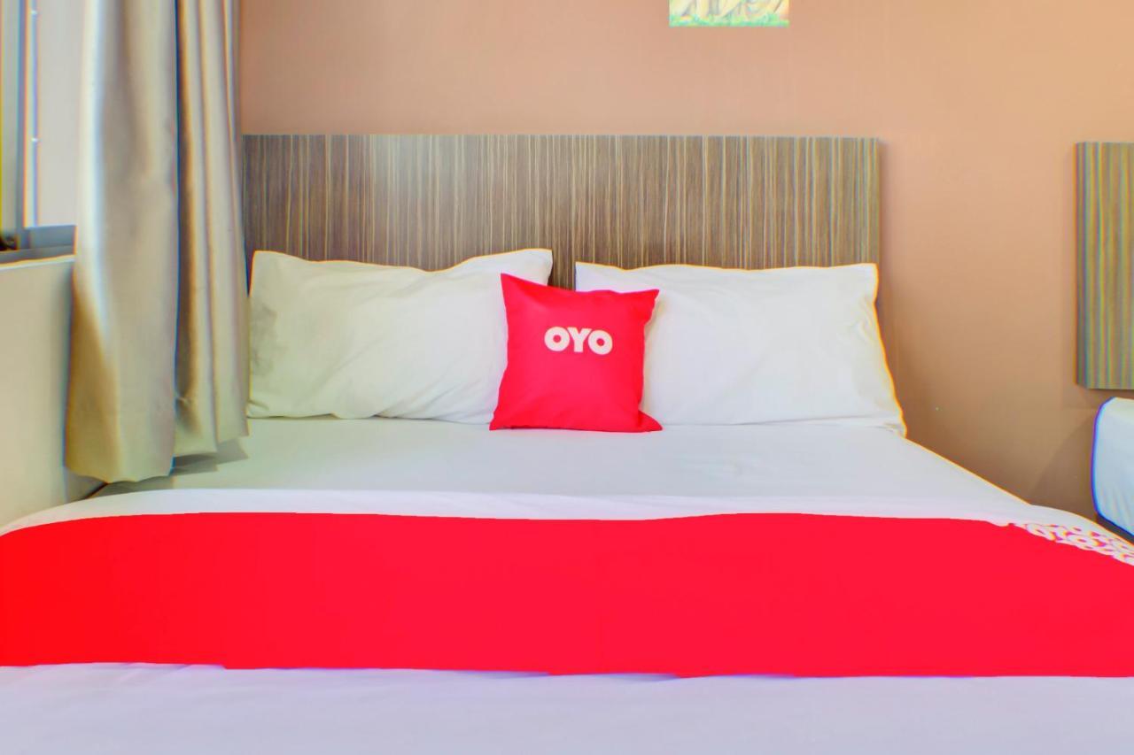 Oyo 89985 Js Hotel Johor Bahru Exterior foto